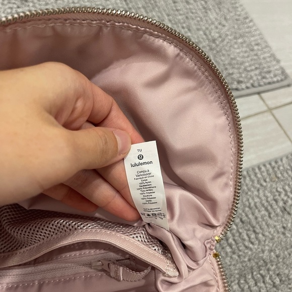 Lululemon pink and gold all night festival bag - Picture 3 of 7